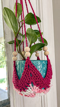 Load image into Gallery viewer, Plant Hanger - Pink and Fuschia
